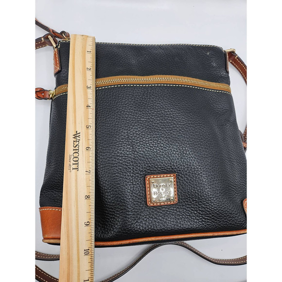 Dooney & Bourke‎ Pebble Grain Letter Carrier Black Red Lining with Dustbag - Picture 4 of 16